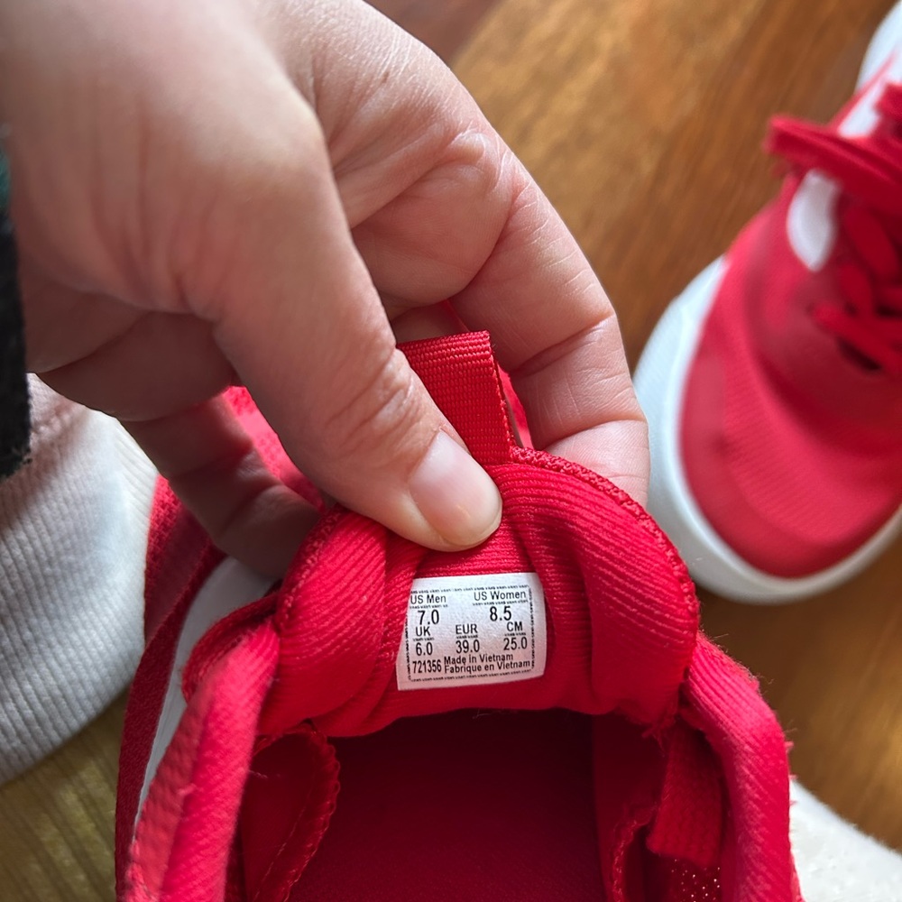 Vans UltraRange Red Sneakers with Ultra Cush Soles Men’s size 7 Women’s 8.5 - Picture 8 of 8